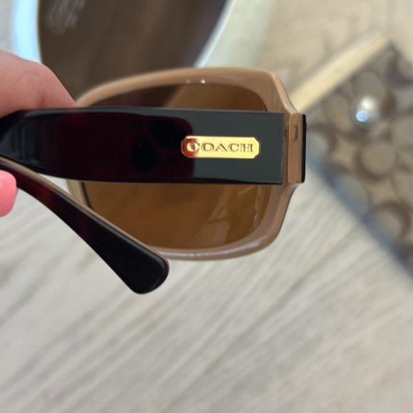 Coach sunglasses with two cases - Picture 5 of 6